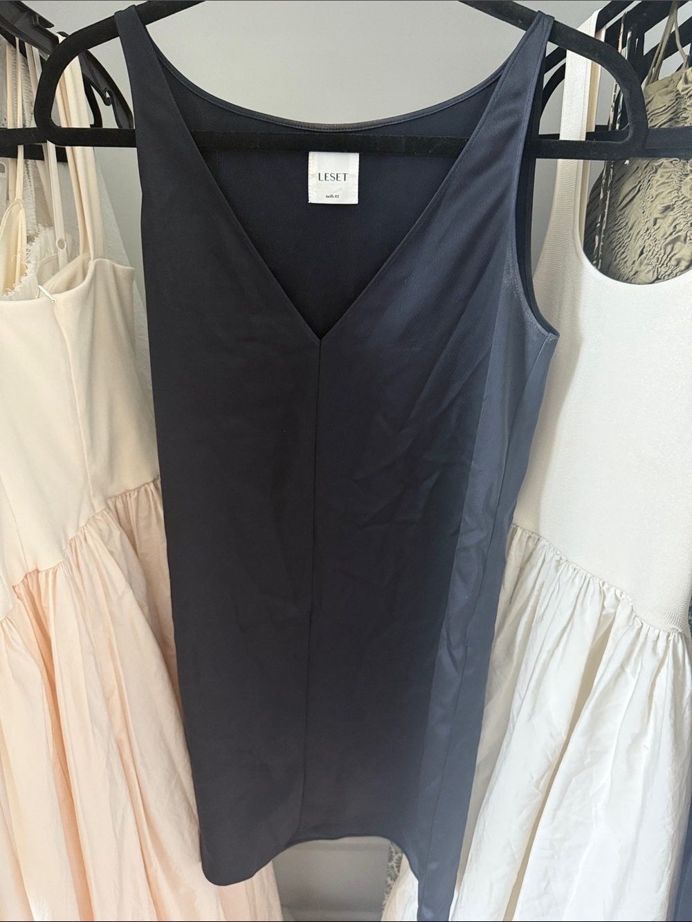 Leset barb v neck mini dress - Picture 2 of 2